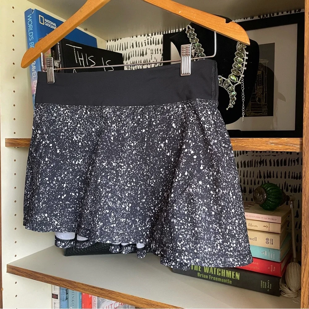 Lululemon Sz 4 Circuit Breaker Skirt Skort Splatter White Black EUC - Picture 4 of 12